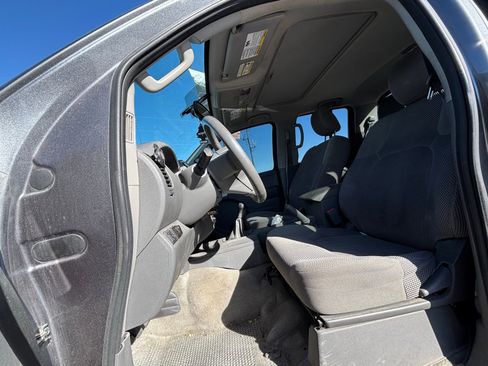 Used 2016 Nissan Frontier SV w/ Moonroof Package AWD/4WD image 8