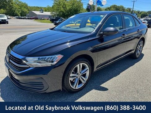Used 2024 Volkswagen Jetta SE FWD image 1
