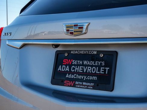 Used 2017 Cadillac XT5 Luxury w/ Driver Awareness Package FWD image 11