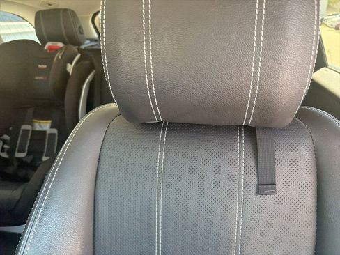 Used 2019 Land Rover Range Rover Velar S image 10