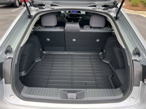 Used 2024 Toyota Prius LE FWD image 18