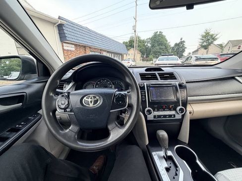 Used 2012 Toyota Camry LE FWD image 3