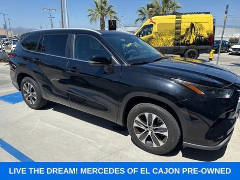 Used 2023 Toyota Highlander XLE FWD image 4