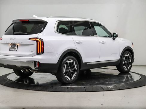 Used 2024 Kia Telluride EX w/ EX Captain's Chair Package AWD/4WD image 4