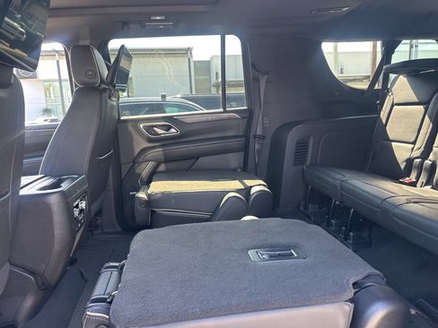 Used 2022 GMC Yukon XL SLT w/ SLT Premium Package AWD/4WD image 17