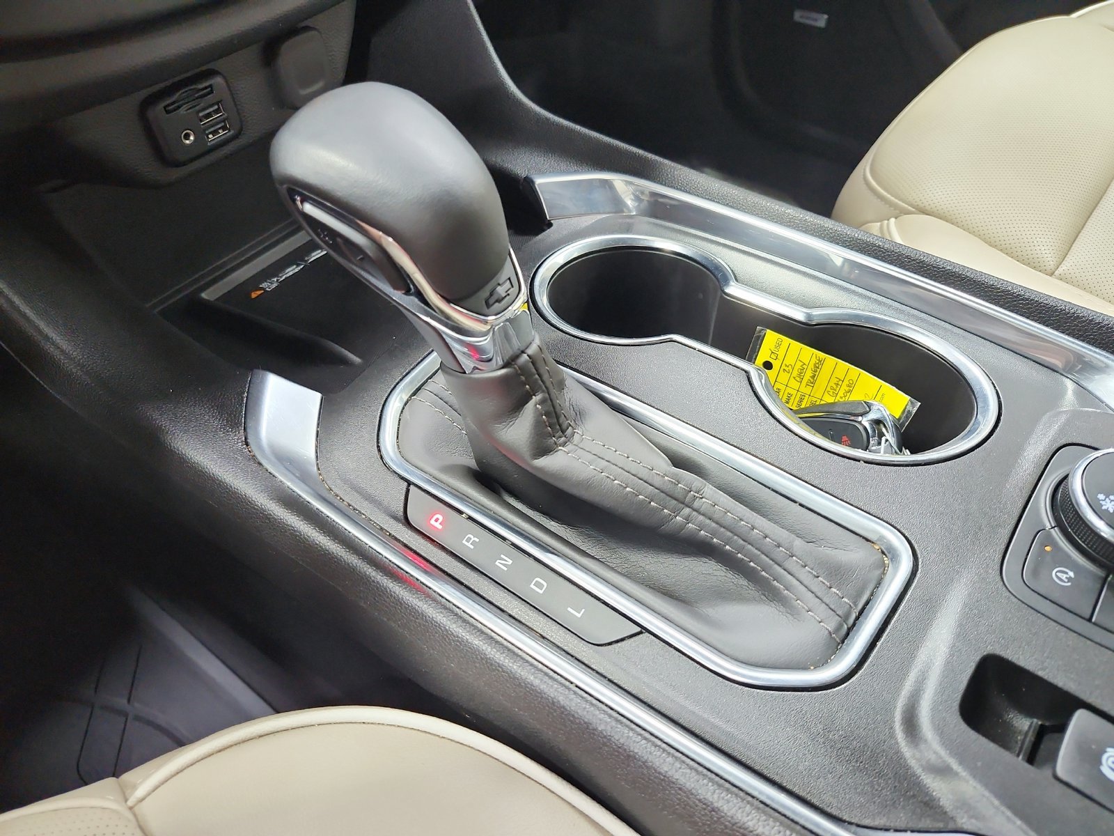 Used 2023 Chevrolet Traverse Premier FWD image 26