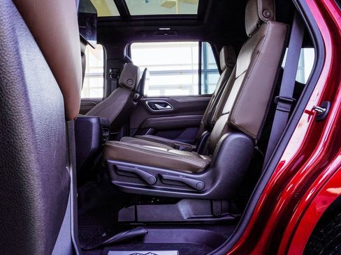 Used 2021 Chevrolet Tahoe High Country w/ Premium Package image 16