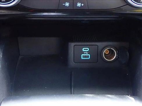 Used 2022 Ford Escape SE image 17