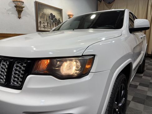Used 2017 Jeep Grand Cherokee Altitude image 8