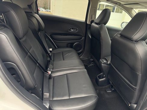 Used 2019 Honda HR-V Touring image 18