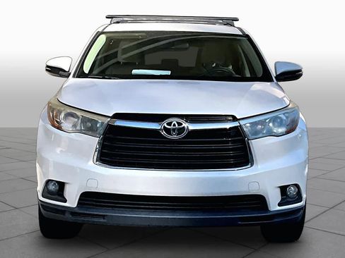 Used 2016 Toyota Highlander Plus FWD image 4