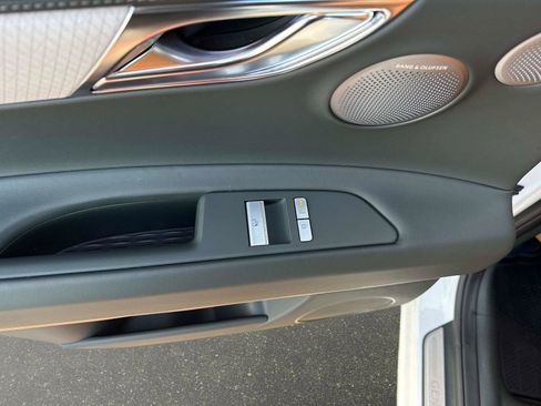 Used 2025 Genesis GV80 3.5T Prestige image 12