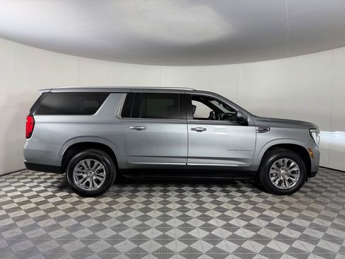 Used 2025 GMC Yukon XL Denali AWD/4WD image 4