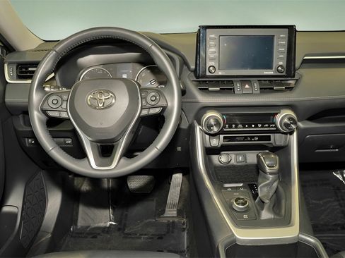 Used 2022 Toyota RAV4 XLE Premium image 7