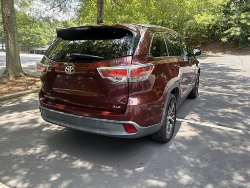 Used 2016 Toyota Highlander XLE FWD image 4
