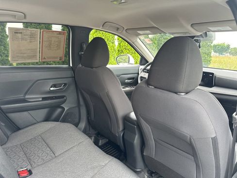 Used 2025 Nissan Kicks SV AWD/4WD image 30