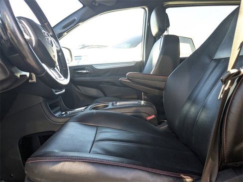 Used 2019 Dodge Grand Caravan GT image 23