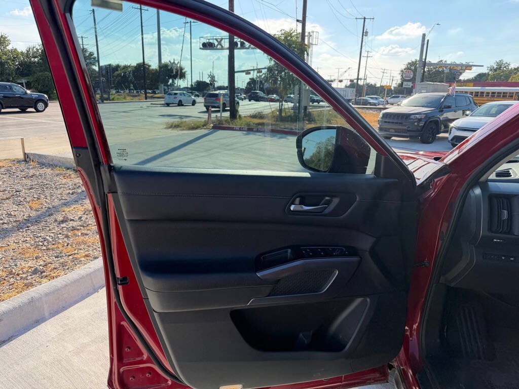 Used 2022 Nissan Pathfinder SL FWD image 9