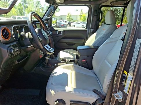 Used 2020 Jeep Gladiator Mojave AWD/4WD image 17