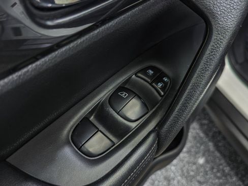 Used 2017 Nissan Rogue SV image 21