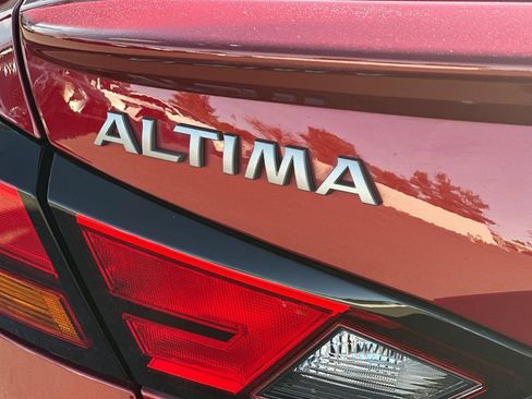 Used 2023 Nissan Altima 2.5 SR w/ SR Premium Package image 21