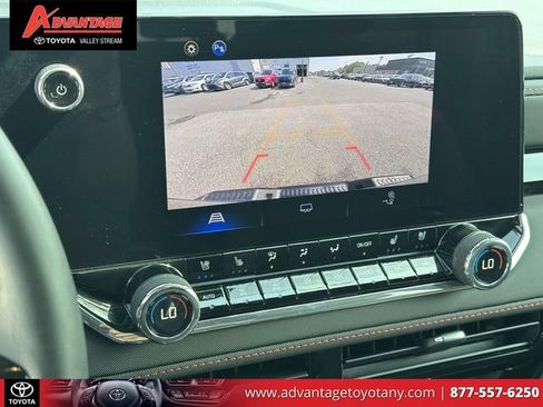 Used 2024 Chevrolet Colorado Z71 w/ Z71 Convenience Package 2 AWD/4WD image 32