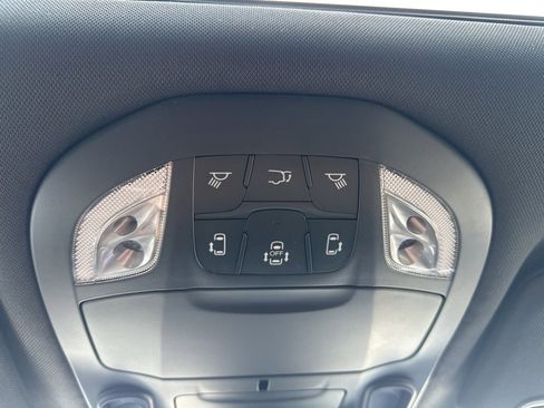 New 2026 Chrysler Pacifica Select image 4