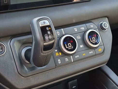 Certified 2024 Land Rover Defender 110 X-Dynamic SE AWD/4WD image 18