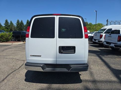 Used 2025 Chevrolet Express 3500 LT w/ LT Preferred Equipment Group RWD image 5