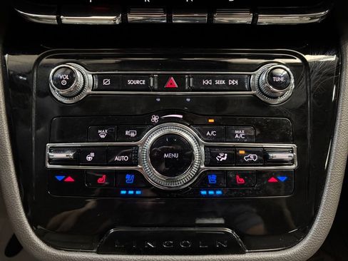 Used 2022 Lincoln Corsair FWD w/ Equipment Group 101A image 25