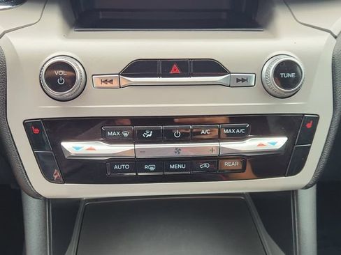 Used 2023 Ford Explorer XLT RWD image 22