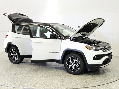 Used 2025 Jeep Compass Limited AWD/4WD image 9