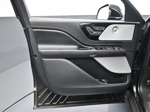 Used 2022 Lincoln Aviator Reserve w/ Equipment Group 201A image 17