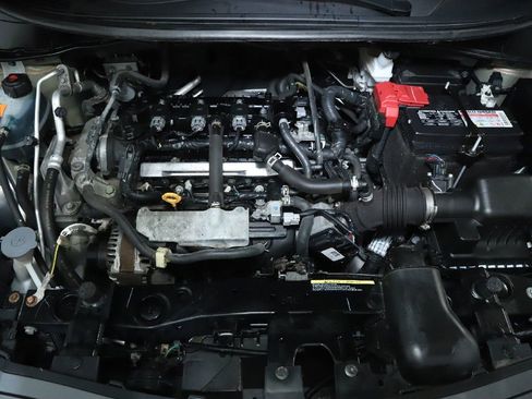 Used 2022 Nissan Versa SV w/ Trunk Package image 33