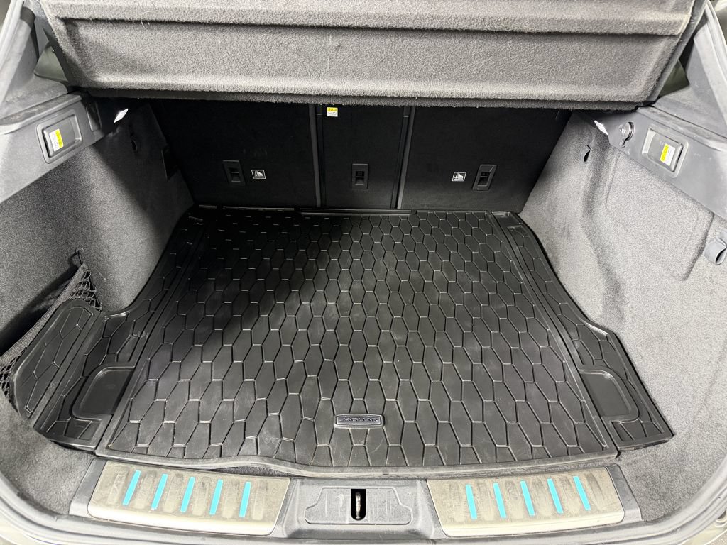 Used 2019 Jaguar F-PACE Portfolio AWD/4WD image 38