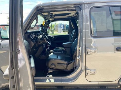 Used 2022 Jeep Wrangler Unlimited Sahara AWD/4WD image 11