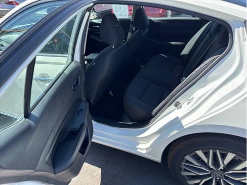 Used 2025 Nissan Altima 2.5 SV FWD image 8