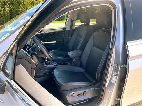 Used 2024 Volkswagen Tiguan SE AWD/4WD image 10