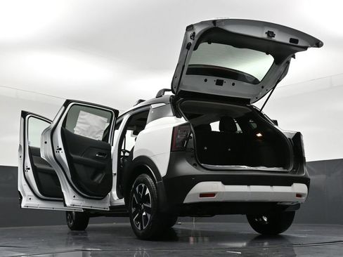 New 2026 Nissan Kicks SV w/ SV Premium Package AWD/4WD image 35