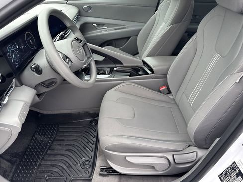 Used 2024 Hyundai Elantra SEL image 9
