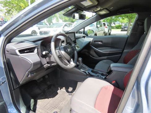 Used 2025 Toyota Corolla SE w/ Convenience Package FWD image 2