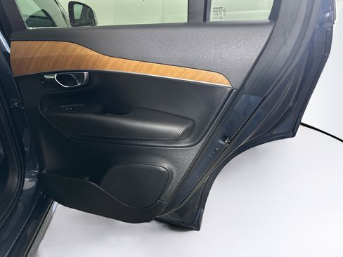 Used 2023 Volvo XC90 B6 Plus image 32