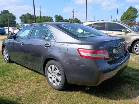 Used 2010 Toyota Camry LE FWD image 2