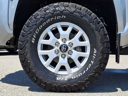 Used 2024 Toyota Tacoma SR AWD/4WD image 11