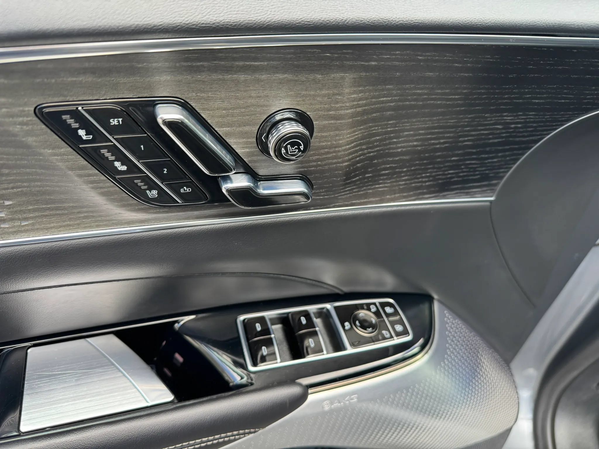 Used 2023 Cadillac Lyriq AWD image 40