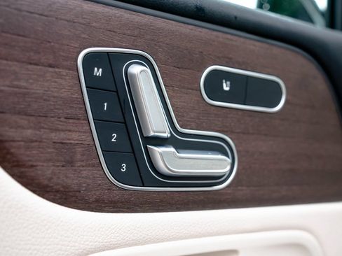 Used 2023 Mercedes-Benz GLB 250 4MATIC image 22