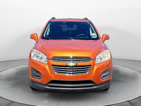 Used 2016 Chevrolet Trax LT w/ LT Sun and Sound Package FWD image 2