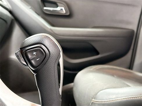 Used 2018 Chevrolet Trax LT w/ LT Convenience Package image 16