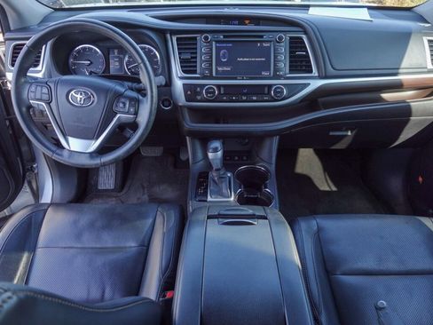 Used 2014 Toyota Highlander Limited image 12