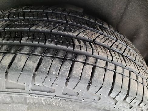 Used 2018 Jeep Grand Cherokee Laredo image 27